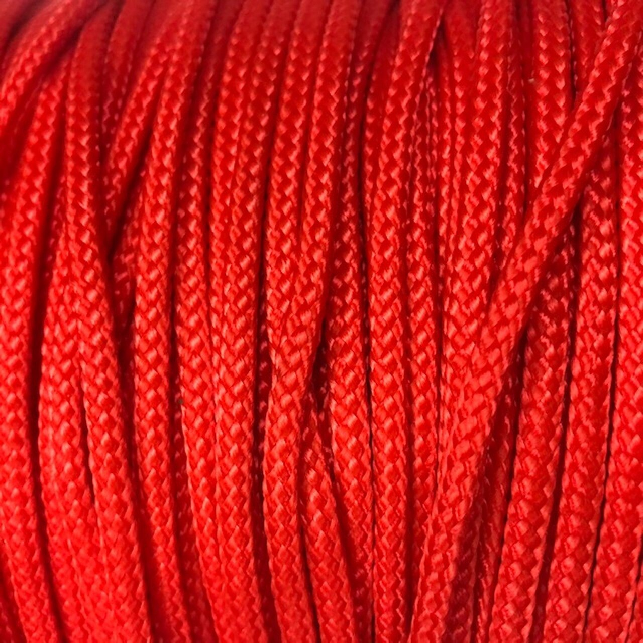 Δύο τεμάχια κόκκινου χρώματος σε προσφορά